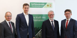 Genossenschaftsanwalt Walter Lederhilger, Matthias Gröger, Thomas Oberreiter und Verbandsdirektor Norman Eichinger bei der Funktionärstagung in Linz.