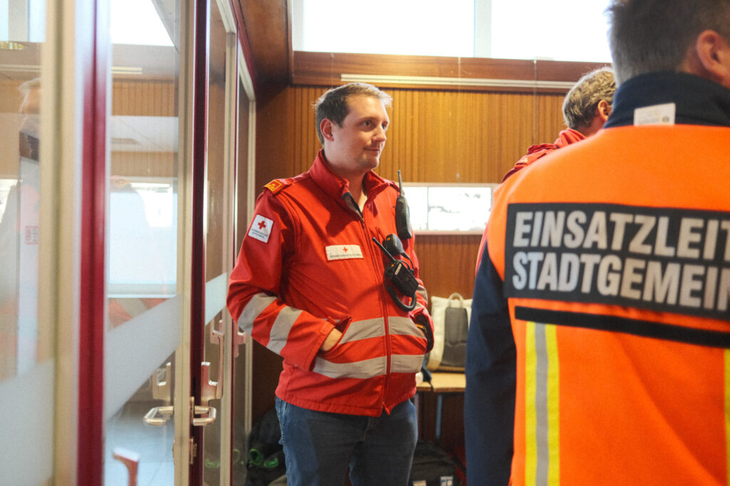 Florian Havel, Abteilungsleiter der RLB NÖ-Wien, ist einer von tausenden Ehrenamtlichen, die beim Hochwasser im Einsatz sind. 