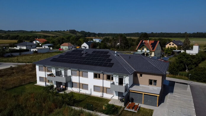 Das Wohnhaus mit der Solaranlage von der RNI Burgenland