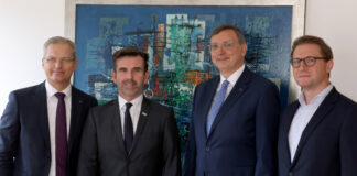 Besiegelten die neue Partnerschaft der Impacts Catering Salzburg: RVS-Geschäftsleiter Andreas Derndorfer, die beiden Geschäftsführer Christian Chytil (Impacts Holding) und Andreas Berger (RVS), Bernhard Tomasi (RVS). © RVS