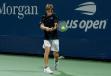 Viktor Hockl beim Tennisspielen