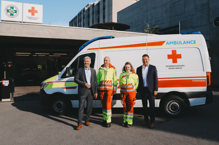 Andreas Giesinger (Vorstand RB Hohenems), Thomas Maierhofer (Kommandant Rotes Kreuz Hohenems), Klara Hammerer (Rotes Kreuz Hohenems) und Manfred Miglar