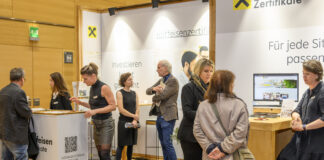 Viele Besucher nutzten die Gelegenheit, sich direkt über Produkte und neue Trends am Markt zu informieren.