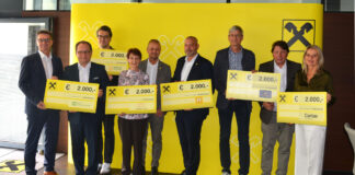 Die große Spendenübergabe durch RLB-Vorstand Rudolf Suttner (l.), Generaldirektor Rudolf ­Könighofer und RLB-Vorständin Eva Fugger (beide r.) fand im Vorfeld der heurigen Spartage statt.