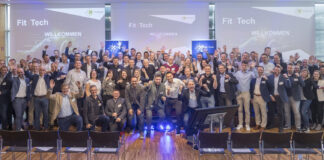 Gruppenfoto der rund 140 Teilnehmer bei Fit4Tech
