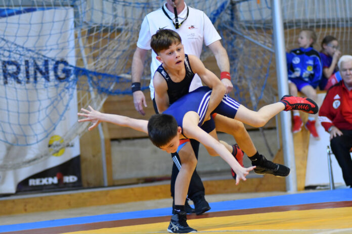 Paul Nikolic zeigt bei den „Austrian U15 Open“ mit neun teilnehmenden Nationen vollen Körpereinsatz.