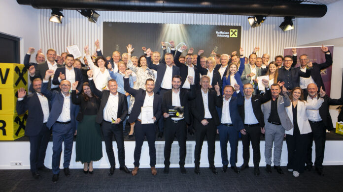 Gruppenfoto von der Verleihung der Raiffeisen-Vertriebsawards in Salzburg