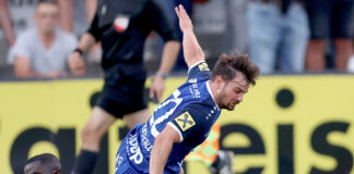 SV Gloggnitz im Spiel gegen SK Austria Klagenfurt. Im Bild Solomon Bonnah (Klagenfurt) und Daniel Rosenbichler (Gloggnitz)