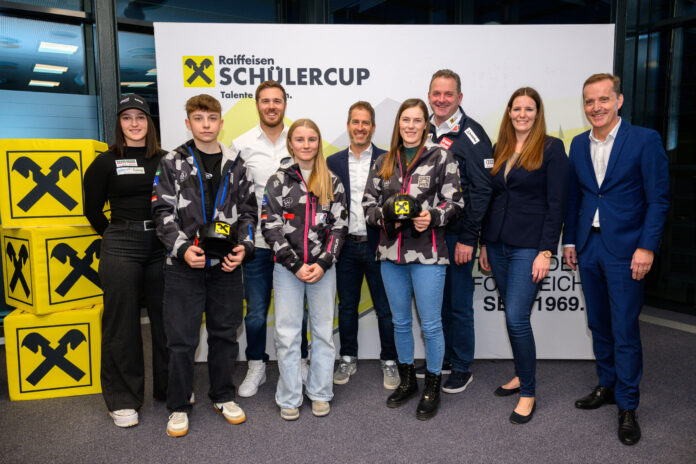 Carmen Spielberger, Jonas Rothleitner (LSVK-Kader), Christian Walder, Caroline Gröblacher (LSVK-Kader), Peter Petscharnig (Sportliche Leitung LSVK), Carmen Thalmann, Dieter Mörtl, Lynnette Kaus-Hübl (Obfrau Raiffeisen Club) und Manfred Wilhelmer