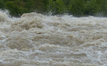 Hochwasserfluten als Symbolbild für Klimawandel