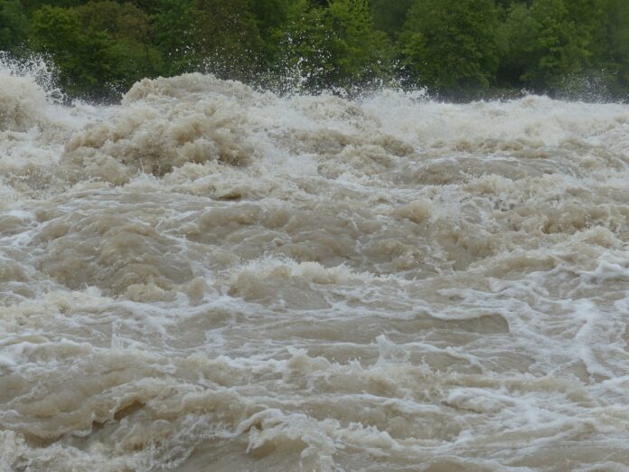 Hochwasserfluten als Symbolbild für Klimawandel