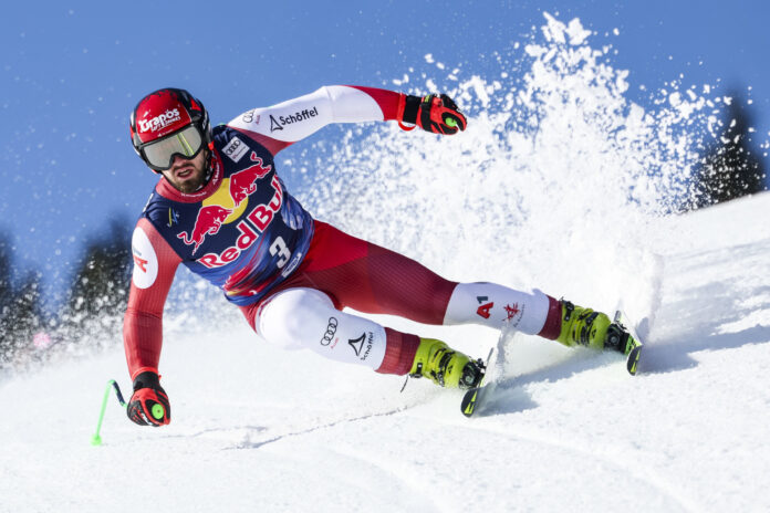 Daniel Hemetsberger stürzt sich die berühmt-berüchtigte Hahnenkamm-Strecke in Kitzbühel hinunter.