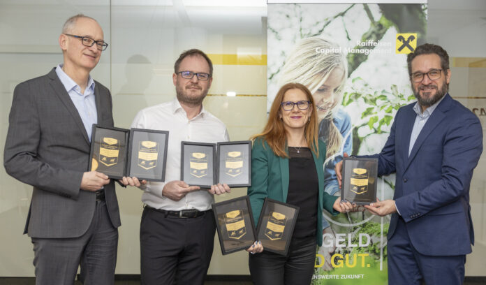 Wolfgang Pinner, Stefan Grünwald und Karin Kunrath nahmen die Auszeichnungen von Armand Colard entgegen.