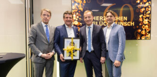 Oswald im Kreis des Vorstandes