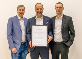 Stolz auf die Aufnahme in das Ö-Cert-Verzeichnis: Michael Pacher (Leiter Abteilung Bildung & Consulting), Verbandsdirektor Peter Weissl und Patrick Lampl (Leiter Team Bildung)