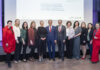 Gruppenfoto mit den Absolventinnen des Chancenprogramms mit den Trainerinnen sowie Aufsichtsratsvorsitzender Helmut Tacho und Präsident Erwin Hameseder