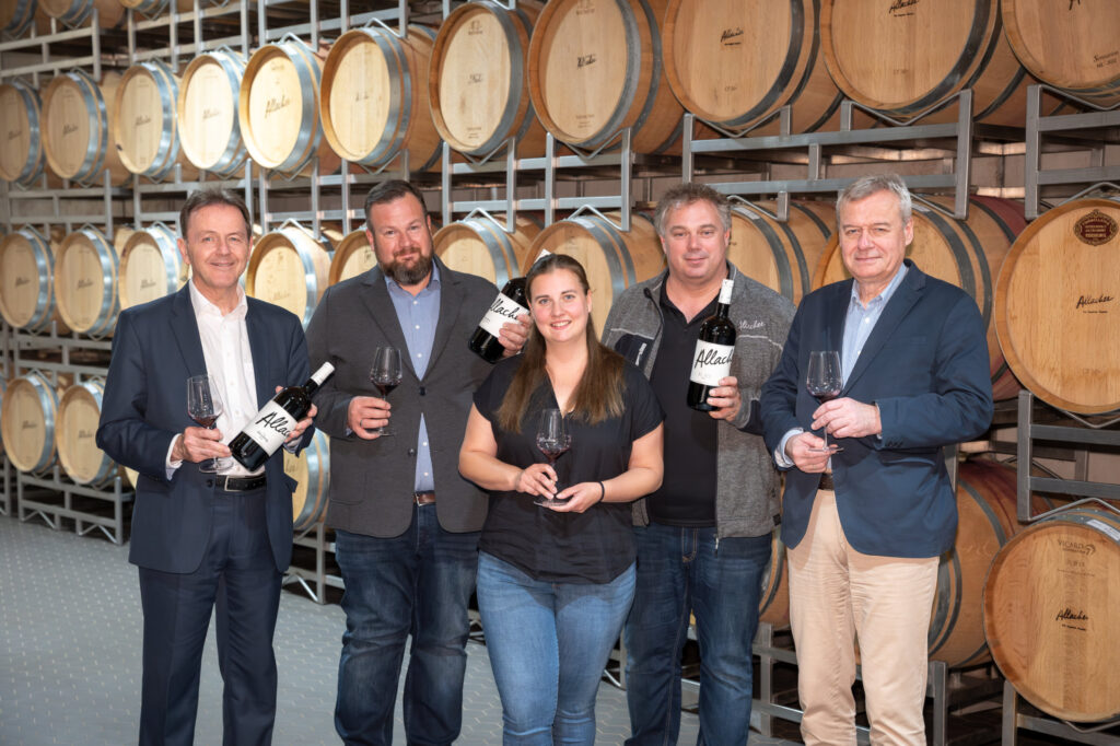 Nikolaus Berlakovich, Jürgen Wurzinger, Susanne Riepl, Michael Allacher und Josef Glatt sehen die Zukunft des Weinbaus in der Verbindung von Tradition und Innovation.