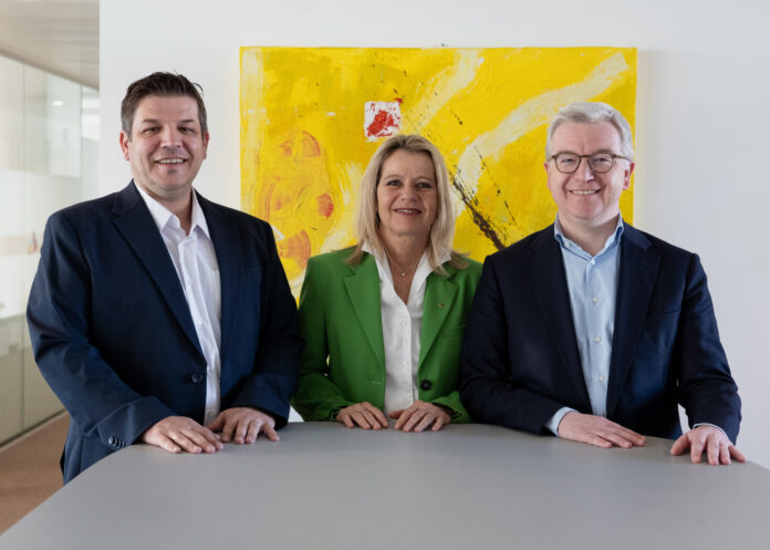 Sie wollen gemeinsam die Energieversorgung in die Hände der Regionen legen: Andreas Schneemann, Eva Fugger und Michael Höllerer.