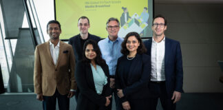 Gruppenfoto: Christian Wolf (Mitte) und Hans Jörg Horvath, Head of Group Strategy & Innovation (r.) mit den FinTech-Scouts Akshat Mittal, Daniel Minarik, Varija Raj und Aditi Subbarao