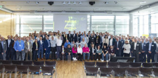 Gruppenfoto mit allen Teilnehmern