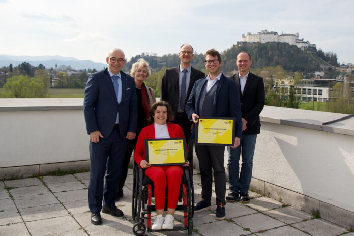 Gruppenfoto mit den Geehrten: Michael Porenta, Vizerektorin Michaela Rückl, Carina Premstaller, Andreas Schröder, Patrick Bammer und Volker Ziegler