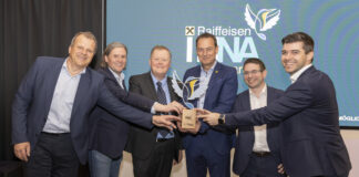 Thomas Schauer, Dominik Mesner (Obmann Plattform St. Pölten), Thomas Huber (Direktor HAK/HAS St. Pölten), Helge Wöll, Michael Hell und Jakob Hoffmann (Bereichsleiter Innovation und Business Infrastruktur) bei der Präsentation des INNA-Awards.