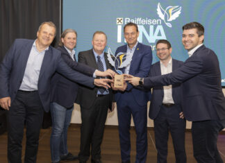 Thomas Schauer, Dominik Mesner (Obmann Plattform St. Pölten), Thomas Huber (Direktor HAK/HAS St. Pölten), Helge Wöll, Michael Hell und Jakob Hoffmann (Bereichsleiter Innovation und Business Infrastruktur) bei der Präsentation des INNA-Awards.