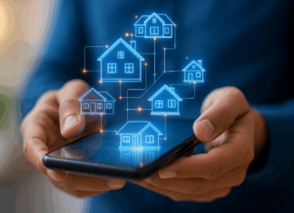 Symbilbild für KI in der Immobilienbranche. ein Smartphone in Händen, darüber stilisierte Häuser