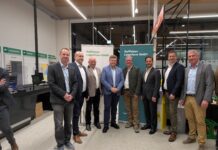 Gerhard Langenau (RWA), Thomas Weigl (RWA), Obmann Franz Hittinger, Bernhard Schröck und Josef Sieber, RWA-Vorstandsdirektor Christoph Metzker, RWA-Bautechnik-Leiter Robert Kehrer und Spartenleiter Dietmar Scholz