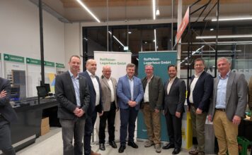 Gerhard Langenau (RWA), Thomas Weigl (RWA), Obmann Franz Hittinger, Bernhard Schröck und Josef Sieber, RWA-Vorstandsdirektor Christoph Metzker, RWA-Bautechnik-Leiter Robert Kehrer und Spartenleiter Dietmar Scholz