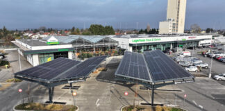 Photovoltaik-Carport-Anlage am Lagerhaus-Standort in Bruck an der Leitha