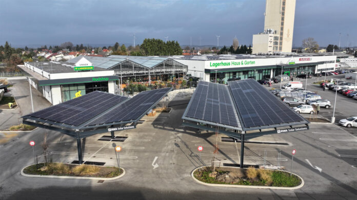 Photovoltaik-Carport-Anlage am Lagerhaus-Standort in Bruck an der Leitha