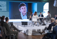 Brachten unterschiedliche Aspekte ein (auf der Bühne): Moderatorin Jeannine Hierländer, Patricia Neumann, Gunter Deuber und Bruno Günter Hofbauer