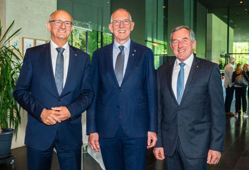 Landeshauptmann Anton Mattle und Obmann Hermann Kuenz würdigten Reinhard Mayr.