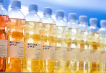 Austria Juice PET Flaschen mit Säften in einer Reihe