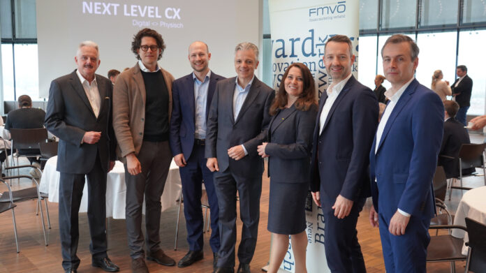 Gruppenfoto: Erich Mayer, Fabrice Girardoni, Alexander Oborny, Oliver Schmerold (ÖAMTC), Petra Postl, Jürgen Leitner und Martin Hauer beim „Financial Breakfast“