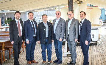 Michel Haller, Spartengeschäftsführer Michael Amann, die beiden ehemaligen Spartenobmänner Werner Böhler und Karl Waltle, Karlheinz Kopf sowie FiRi-Projektleiter Lukas Lenz