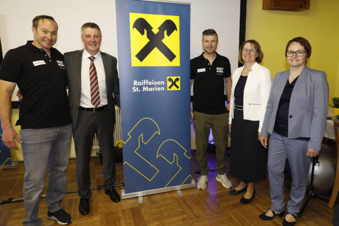 Manfred Pranger, Harald Maier, Reinfried Herbst, Manuela Heidlmayer und Vorstandsassistentin Sandra Mezei bei der Generalversammlung