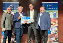 Gruppenfoto: Norbert Sieber, Aufsichtsratsvorsitzender Vorarlberg Milch, Josef Simon, Vorstand NÖM AG, Robert Spiegel, Obmann Vorarlberg Milch, und Leopold Gruber-Doberer, Geschäftsführer Milchgenossenschaft Niederösterreich © Vorarlberg Milch
