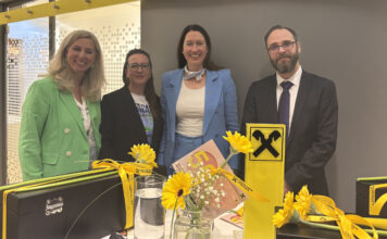 Daniela Uhlik-Kliemstein, Nicole Burtscher, Vorständin Elisabeth Strassmair und Martin W. Stamm
