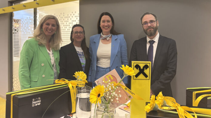 Daniela Uhlik-Kliemstein, Nicole Burtscher, Vorständin Elisabeth Strassmair und Martin W. Stamm