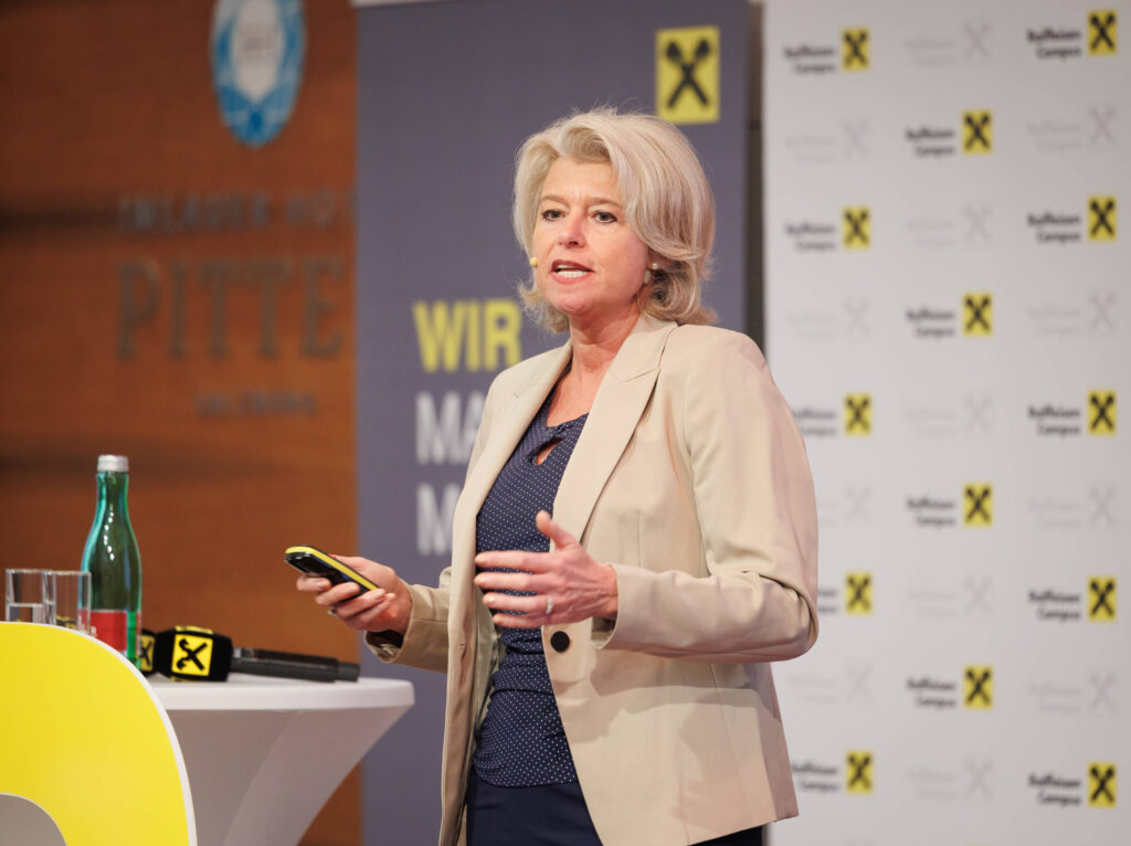 Bettina Kastner beim Raiffeisen Bundeskongress Diversität & WIR 2025