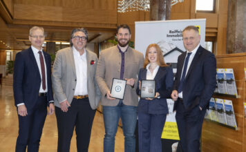 Andreas Derndorfer (Geschäftsleiter RVS Salzburg), Michael Kühlwein, Felix Brandstetter (MFP Digital GmbH), Jana Karl, Peter Mayr (Raiffeisen Immobilien Salzburg)