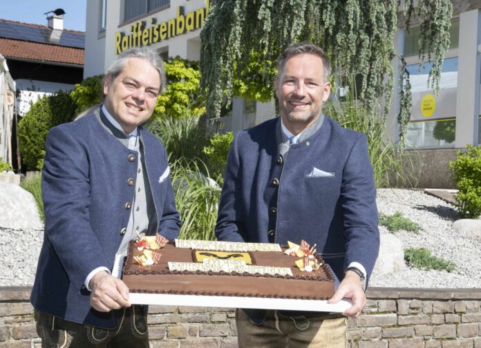 Die Geschäftsleiter Christian Proschak und Franz Pfeifenberger freuen sich über das gelungene Fest zum 100-jährigen Jubiläum.