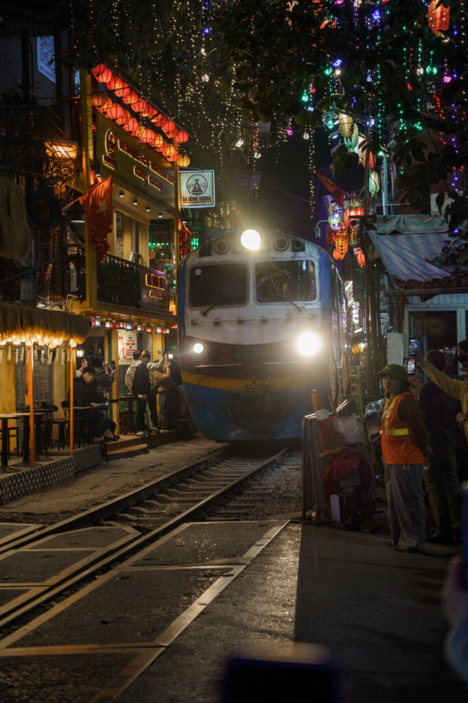 Zug in der Train Street