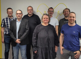 Auf dem Foto der Vorstand der Energiegenossenschaften (v.l.n.r.): Obmann-Stv. Cornelis Pater, Mario Anibas, Obmann Rainer Liebscher, Ursula Fuhs, Helmut Hörmann, Christian Pomper (Raiffeisen Revisionsverband), Martin Bichl