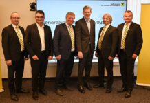 Gruppenfoto von der Generalversammlung der Raiffeisenbank Wiener Neustadt-Schneebergland
