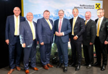 AR-Vorsitzender-Stv. Johann Kamleiter, Harald Wehrberger, Leopold Gruber-Doberer, Erwin Hameseder, Hannes Scheuchelbauer, Obmann-Stv. Herbert Leichtfried und Kurt Moser bei der Generalversammlung in der Messe Wieselburg