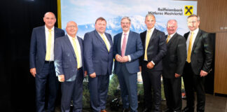 AR-Vorsitzender-Stv. Johann Kamleiter, Harald Wehrberger, Leopold Gruber-Doberer, Erwin Hameseder, Hannes Scheuchelbauer, Obmann-Stv. Herbert Leichtfried und Kurt Moser bei der Generalversammlung in der Messe Wieselburg