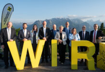Stefan Wachter, Bgm. Simon Tschann, Elisabeth Strassmair, AR-Vorsitzender-Stv. Thomas Mallin, AR Edwin Gantner, Betriebsrätin Monika Wandruschka, AR-Vorsitzender Gerhard Fend, Christine Höfle-Beyweiss, Leiterin des Revisionsverbandes der RLB Vorarlberg, Betriebsrats-Obmann Peter Stutz und Betriebsrat Michael Pisoni